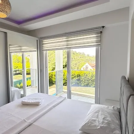 Villa Modern 4 Bedroom *