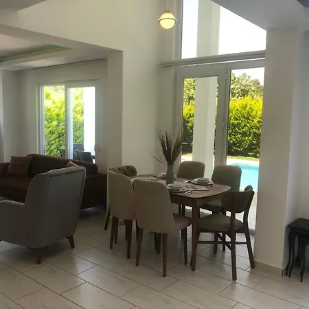 Villa Modern 4 Bedroom *