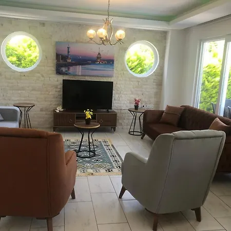 Modern 4 Bedroom Villa *